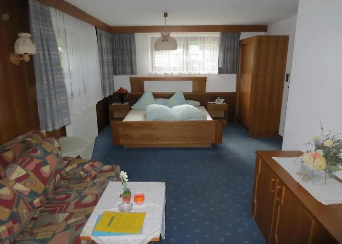 Alpenhaeusl Pensjonat *